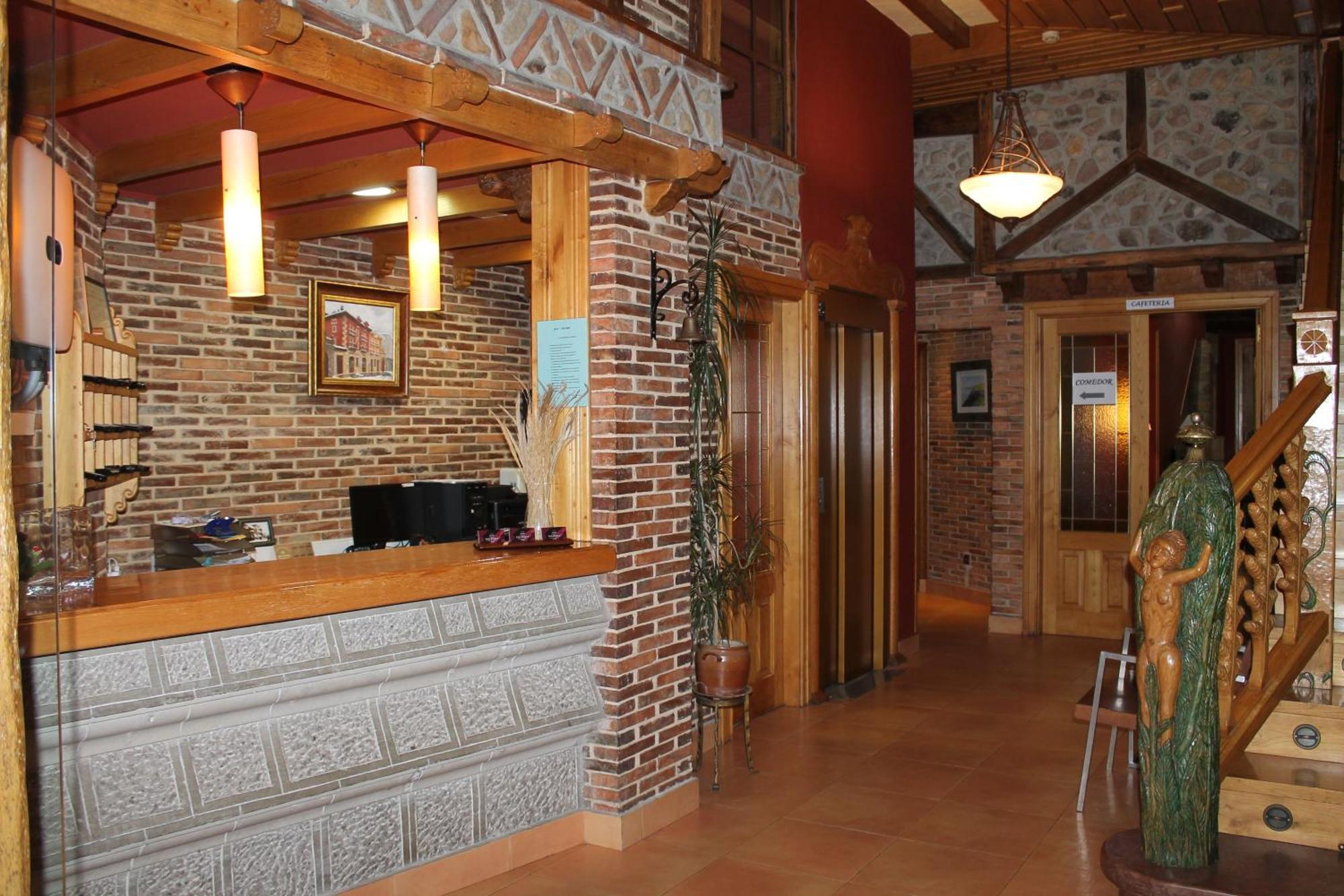 Hotel San Roque เรย์โนซา ภายนอก รูปภาพ