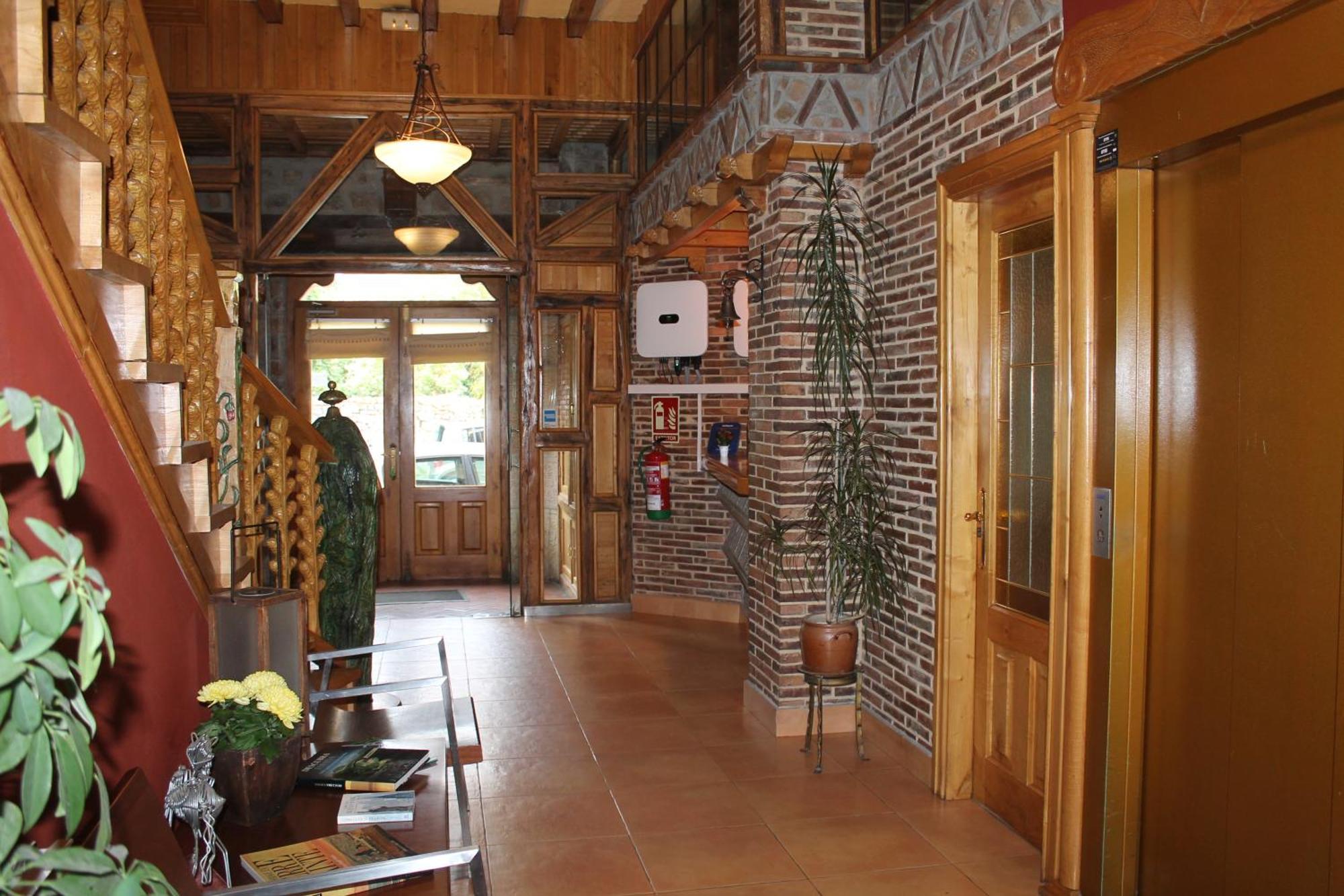 Hotel San Roque เรย์โนซา ภายนอก รูปภาพ