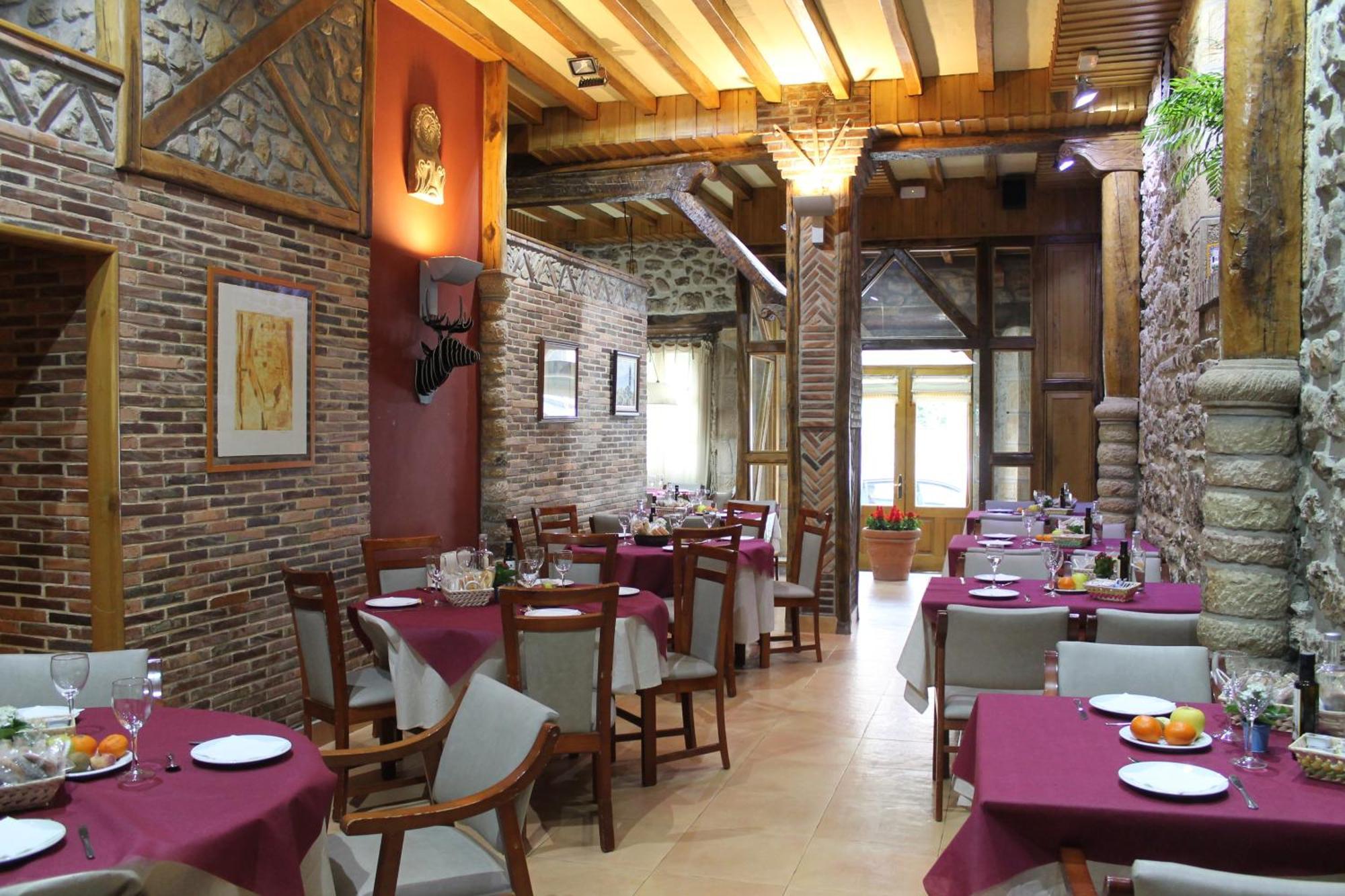 Hotel San Roque เรย์โนซา ภายนอก รูปภาพ