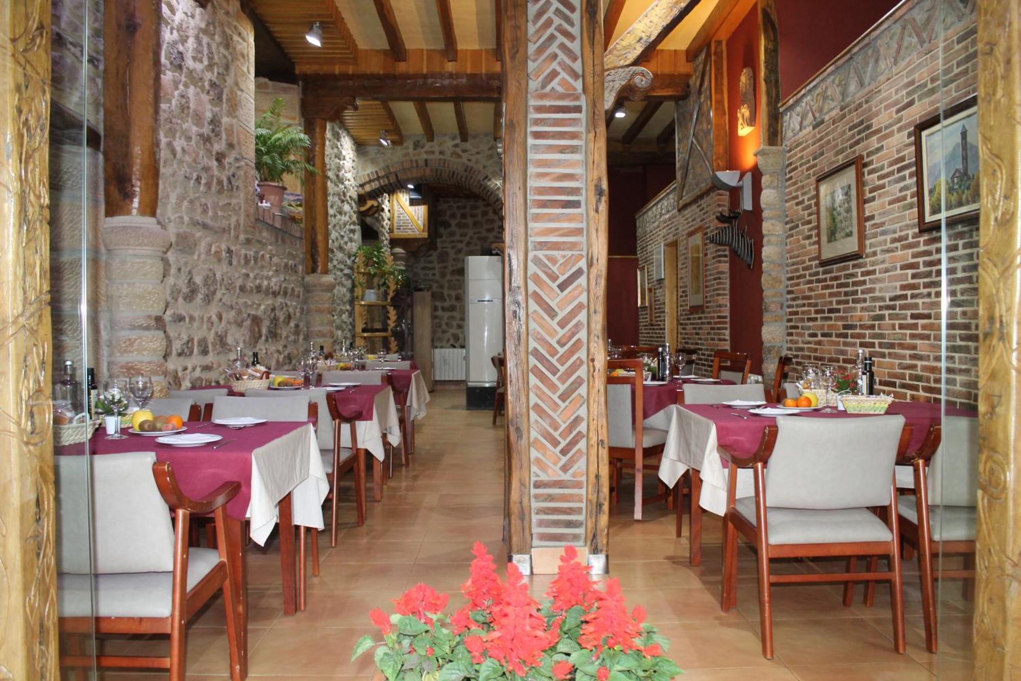 Hotel San Roque เรย์โนซา ภายนอก รูปภาพ