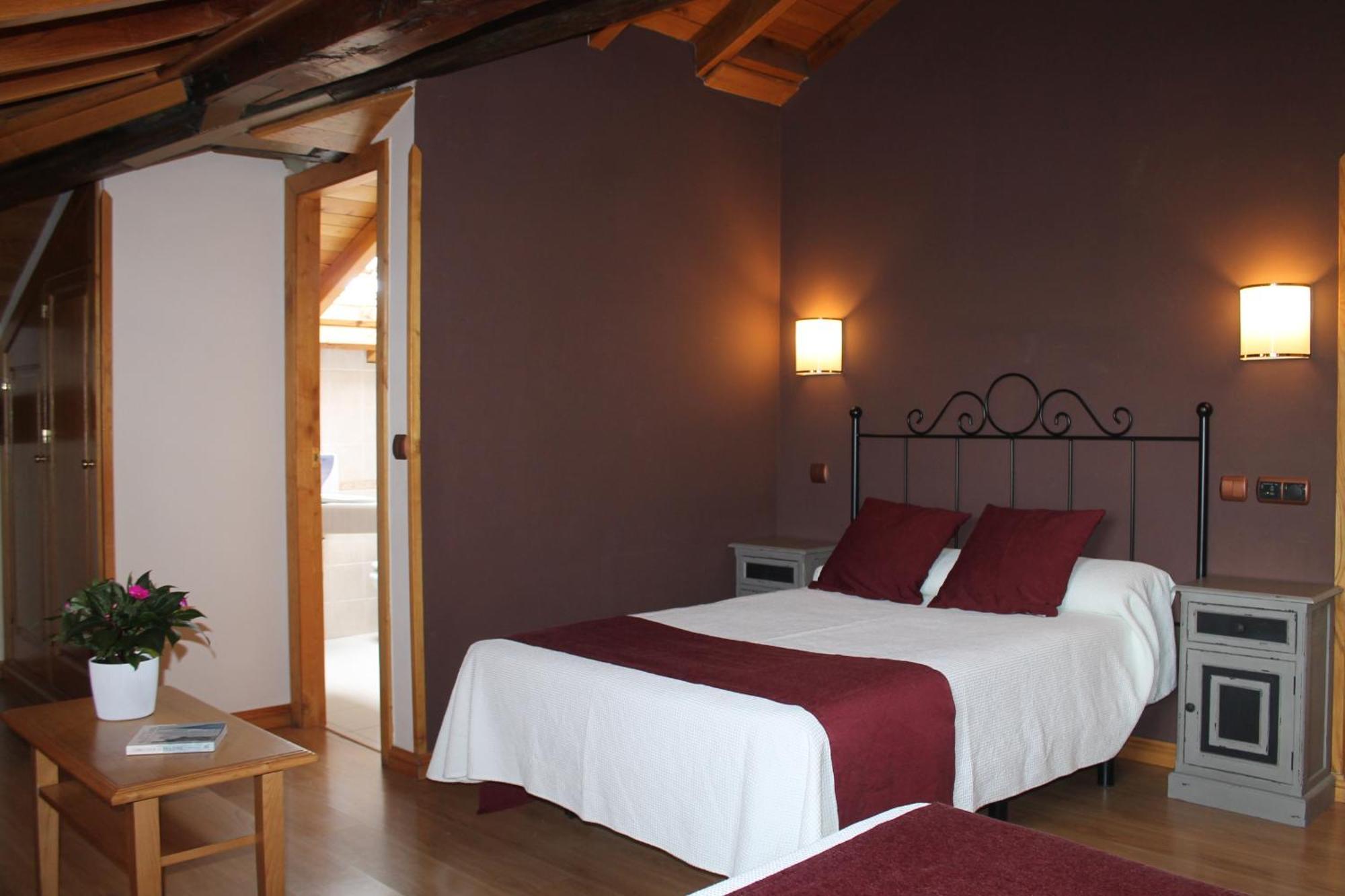Hotel San Roque เรย์โนซา ภายนอก รูปภาพ