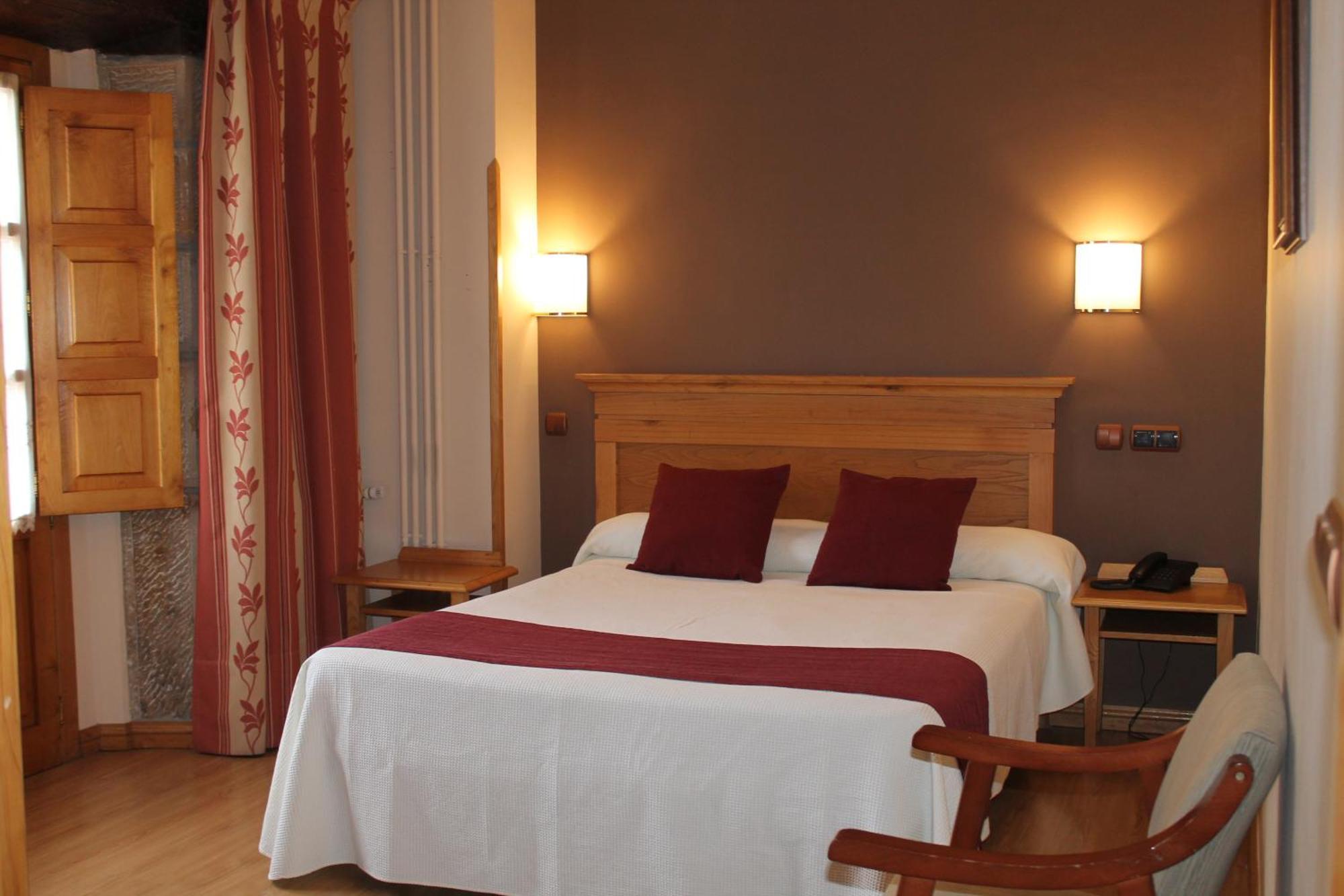 Hotel San Roque เรย์โนซา ภายนอก รูปภาพ