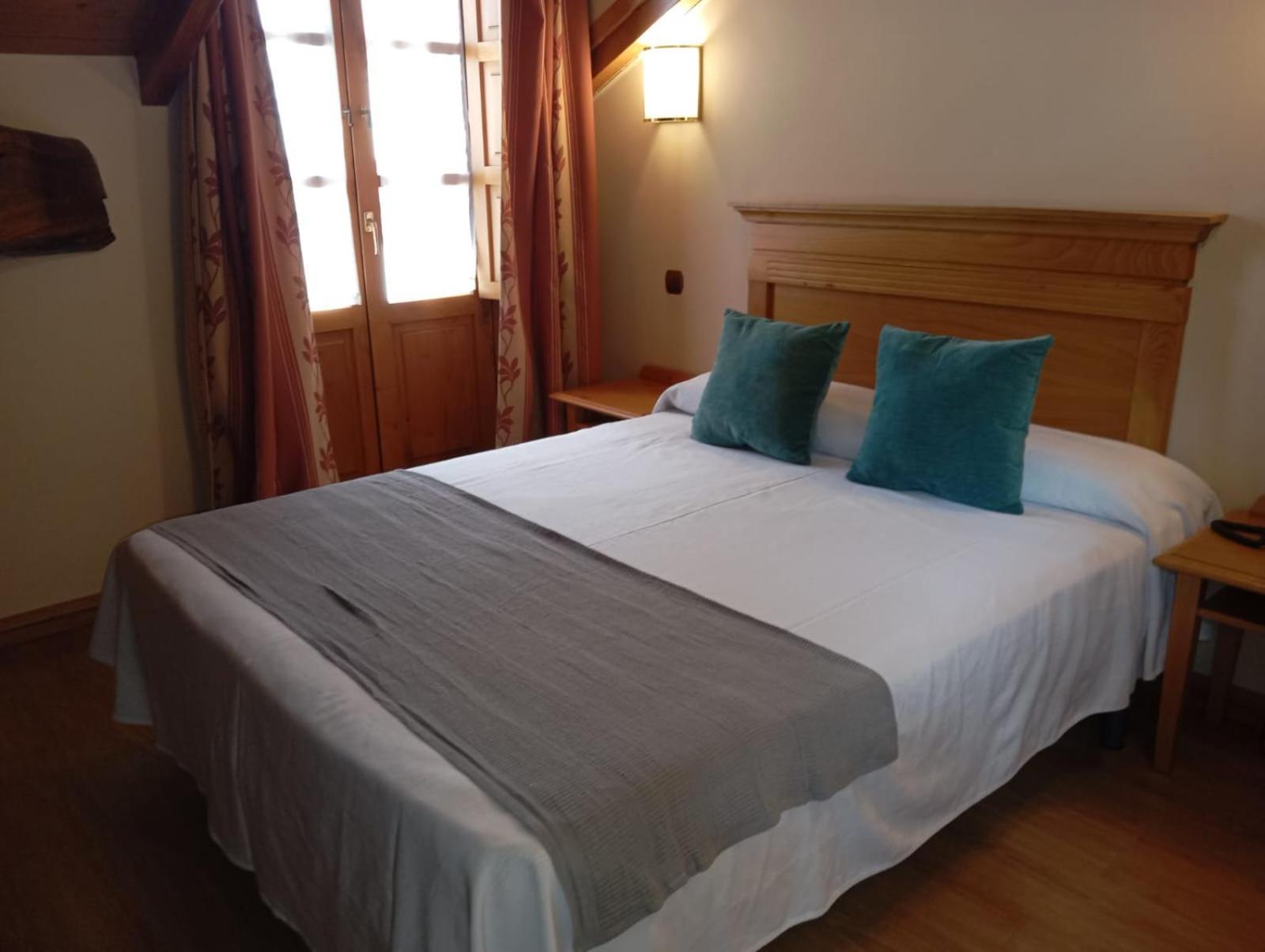 Hotel San Roque เรย์โนซา ภายนอก รูปภาพ