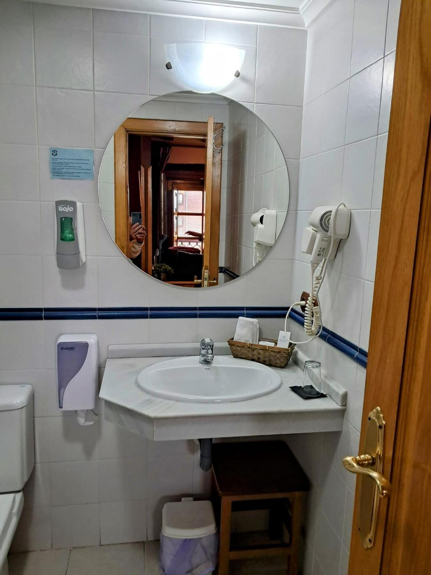Hotel San Roque เรย์โนซา ภายนอก รูปภาพ