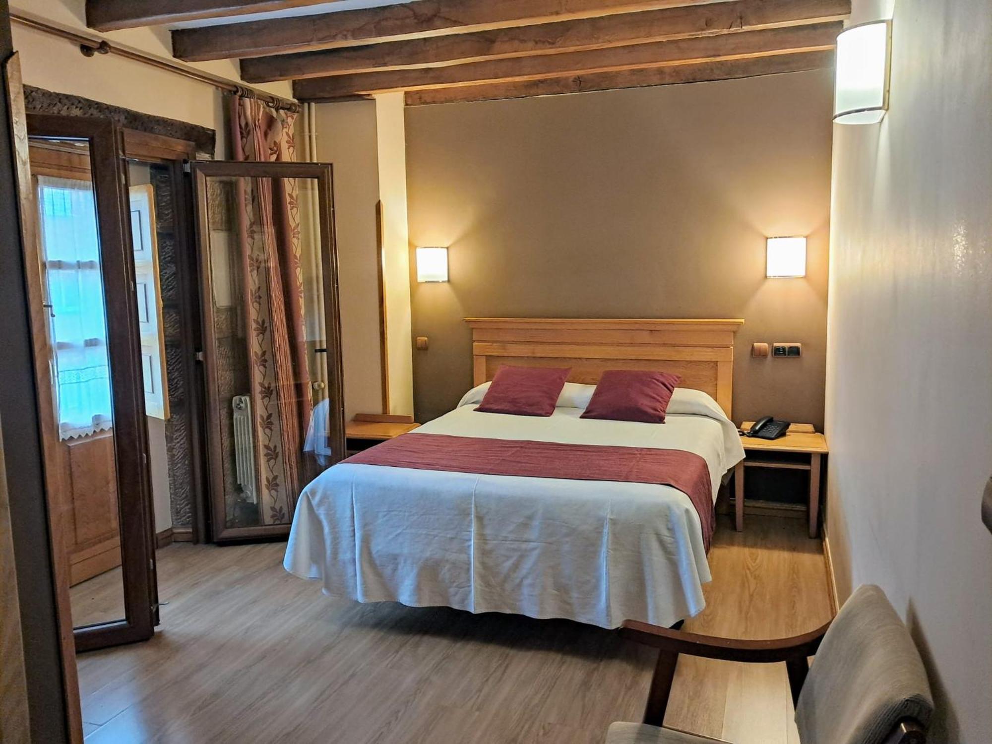 Hotel San Roque เรย์โนซา ภายนอก รูปภาพ